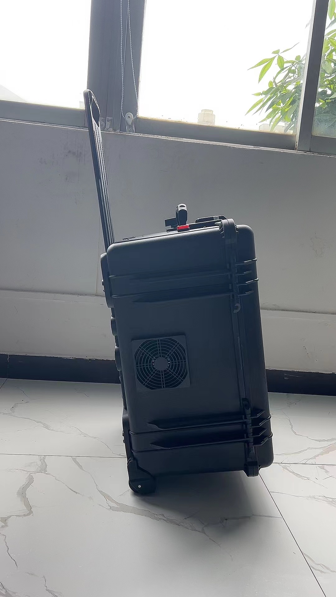 夏河手拉箱型移动通信干扰器
